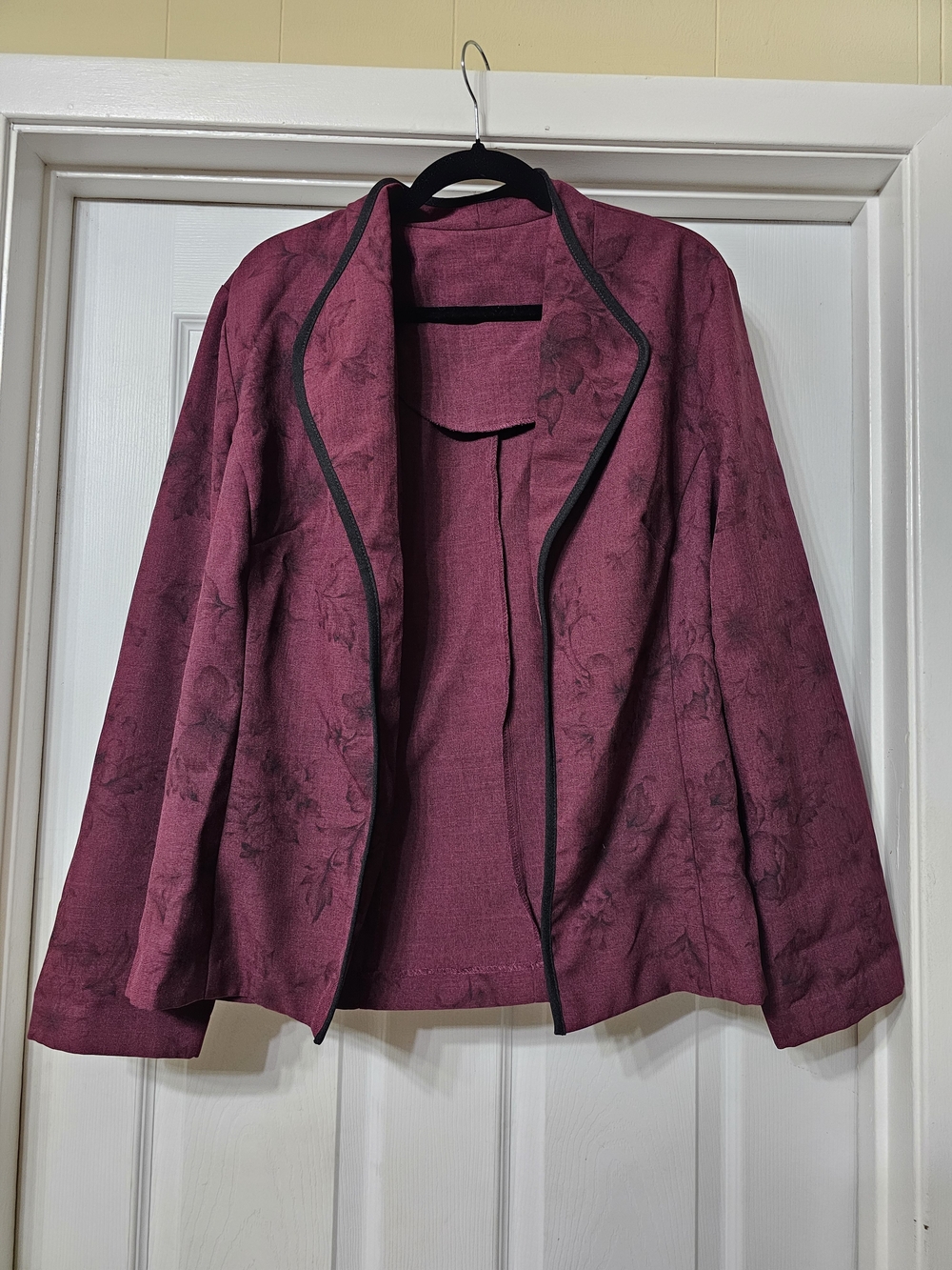 Women’s Open-Front Floral Textured Jacket - Wine